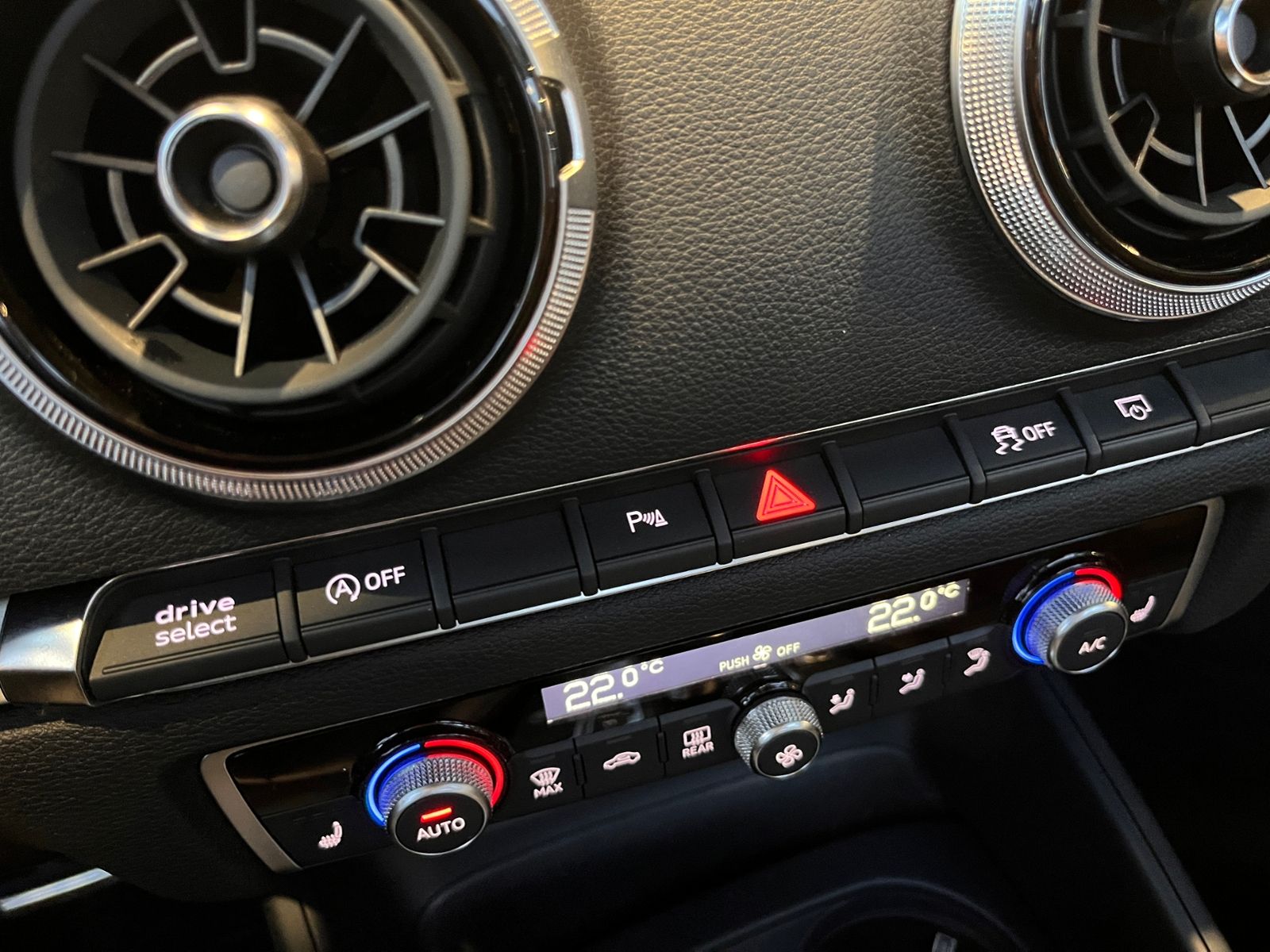 Fahrzeugabbildung Audi A3 Cabriolet 35 TFSI S line sport MATRIX LED NAV