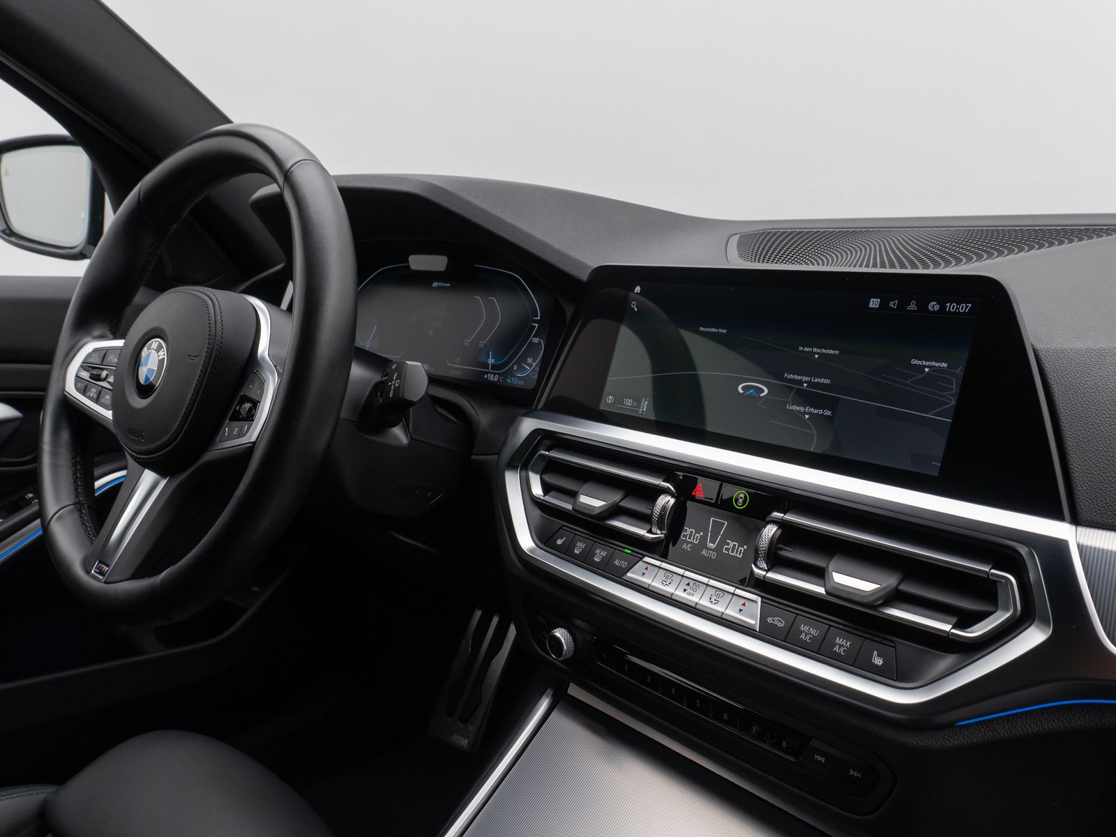 Fahrzeugabbildung BMW 330e M Sport Kamera Laser HUD DAB HiFi Komfort