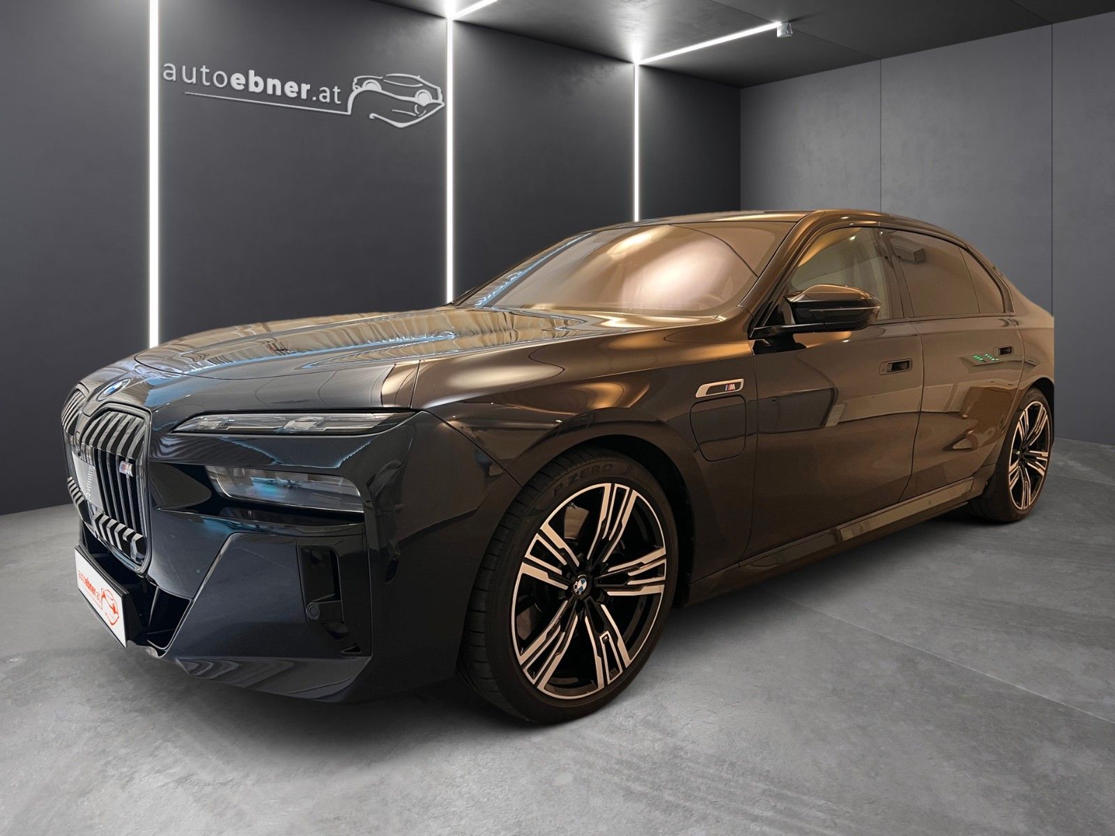BMW M760e xDrive CINEMA-MODE+MEGAVOLL