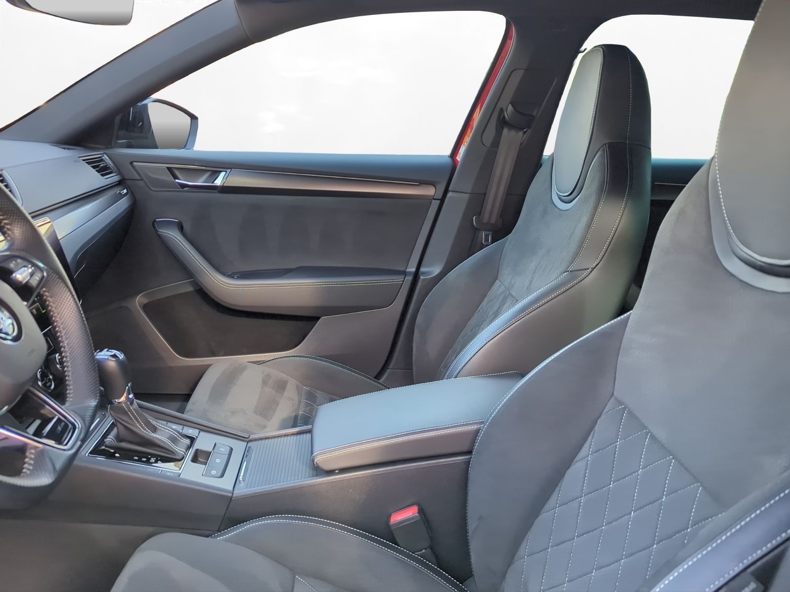 Skoda Superb Combi 2.0 TDI Sportline 4x4 AHK StHz DSG imagem 2