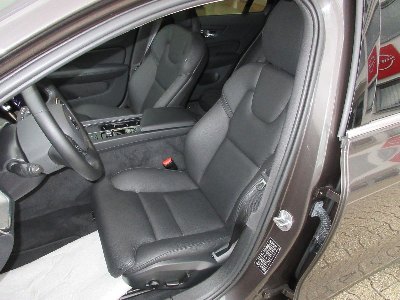 Fahrzeugabbildung Volvo V60 B4 Kombi | AHK | Memory | Kamera