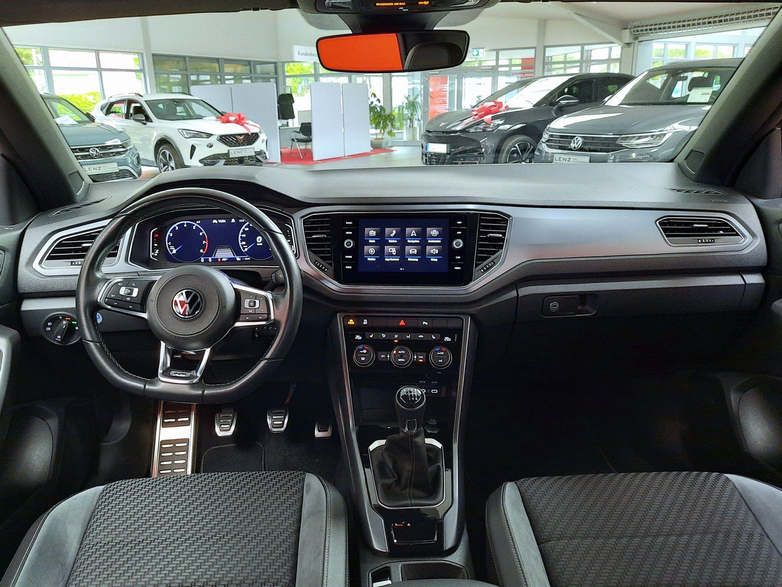 Fahrzeugabbildung Volkswagen T-Roc Cabrio R-Line TSI *AHK*Navi*PDC*ACC*LED*