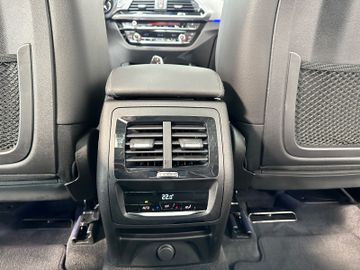 Fahrzeugabbildung BMW X3 xD20d xLine Alarm Panorama DisplKey M Sport