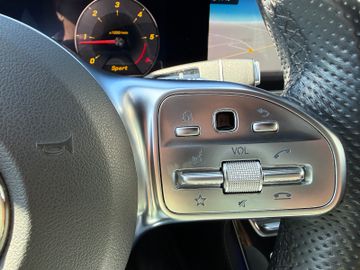 Mercedes-Benz E 220 T AMG+Night+Widescreen+Multib.+Kamera+LED