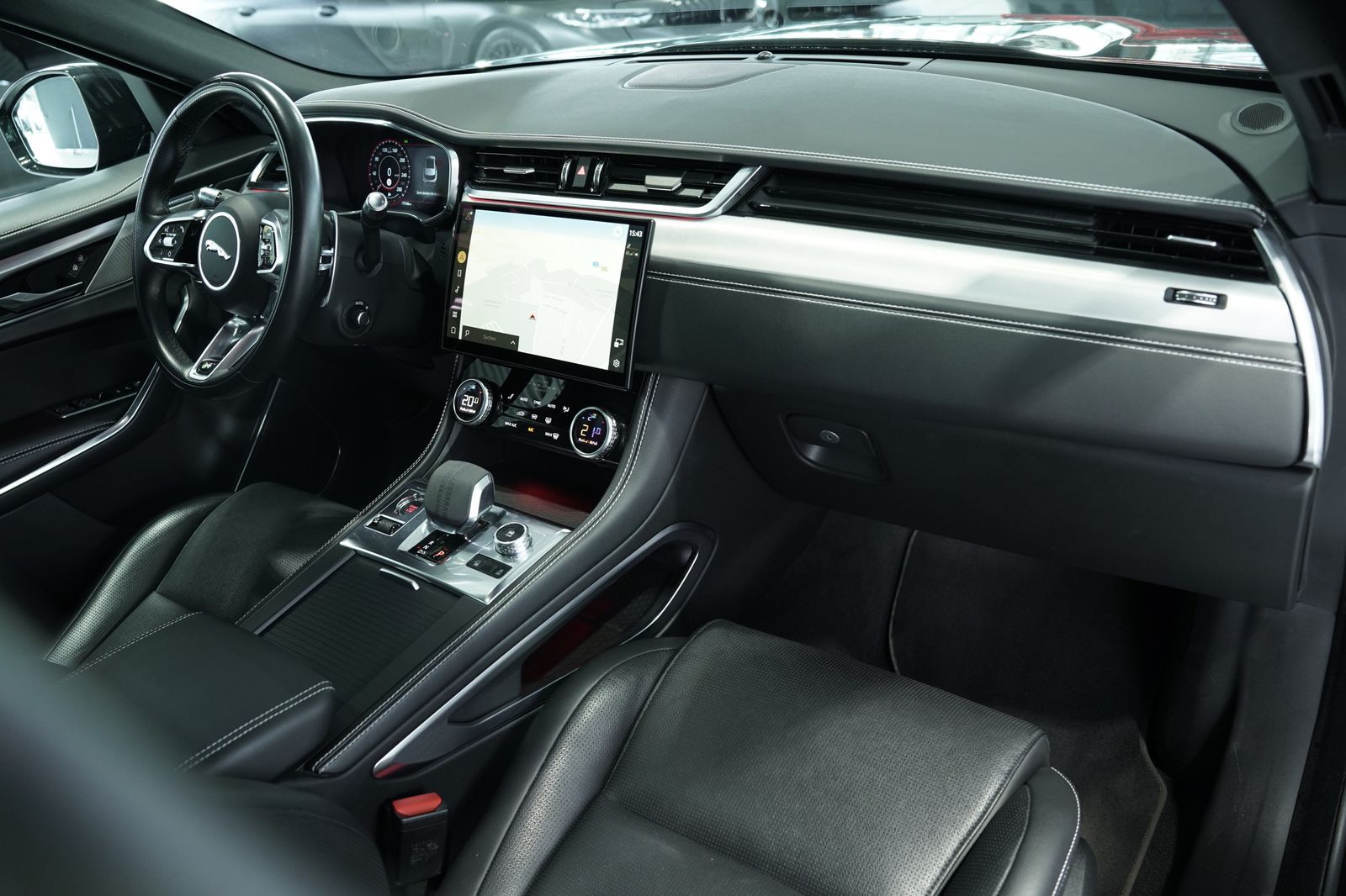 Jaguar F Pace