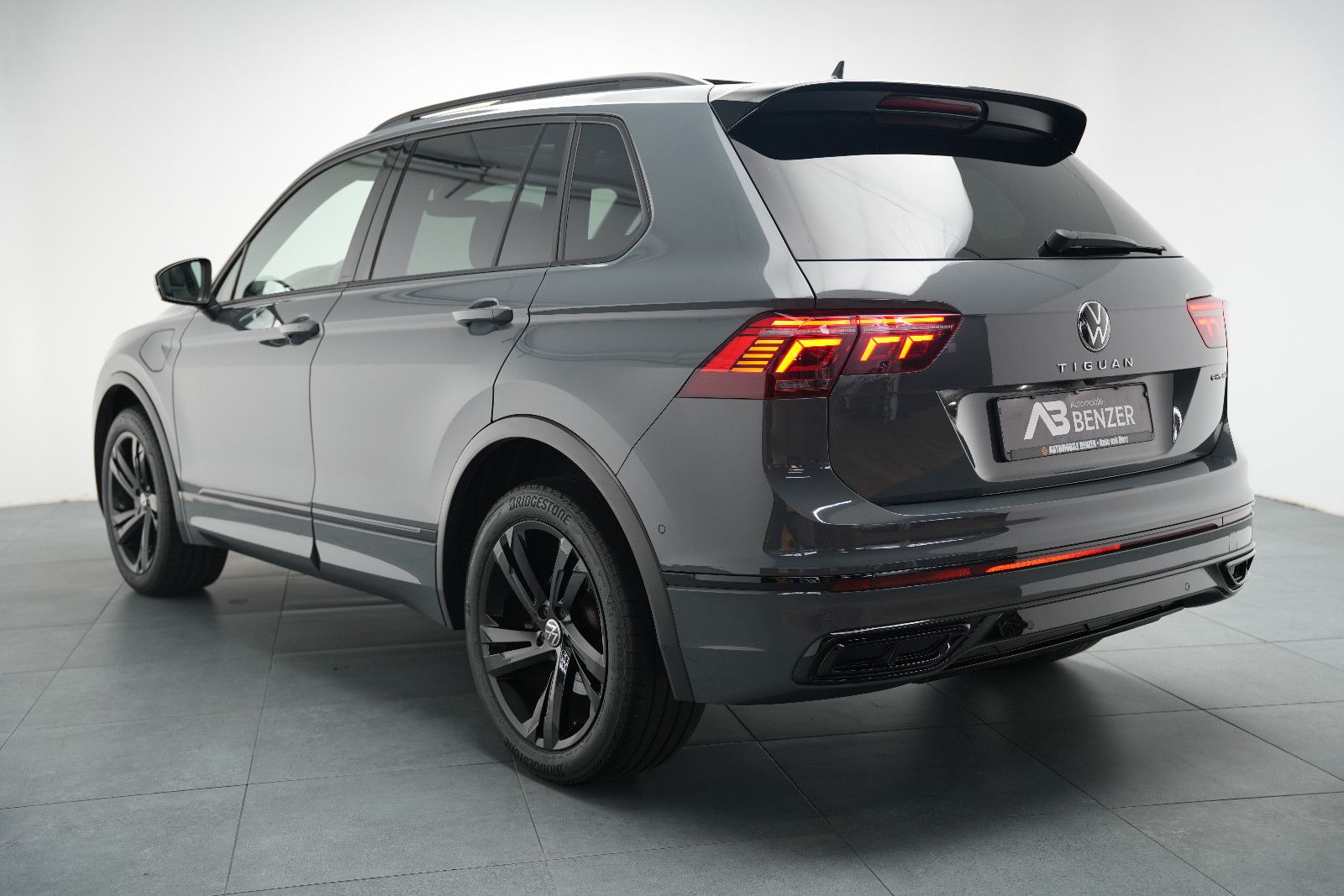 Fahrzeugabbildung Volkswagen Tiguan R-Line Hybrid *Panorama*360°Kam*Virtual