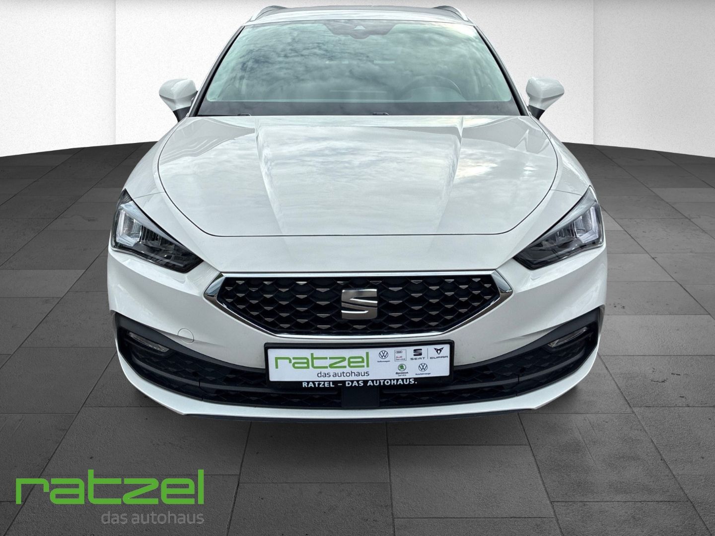 Fahrzeugabbildung SEAT Leon Xcellence 1.5 eTSI Navi Digitales Cockpit L