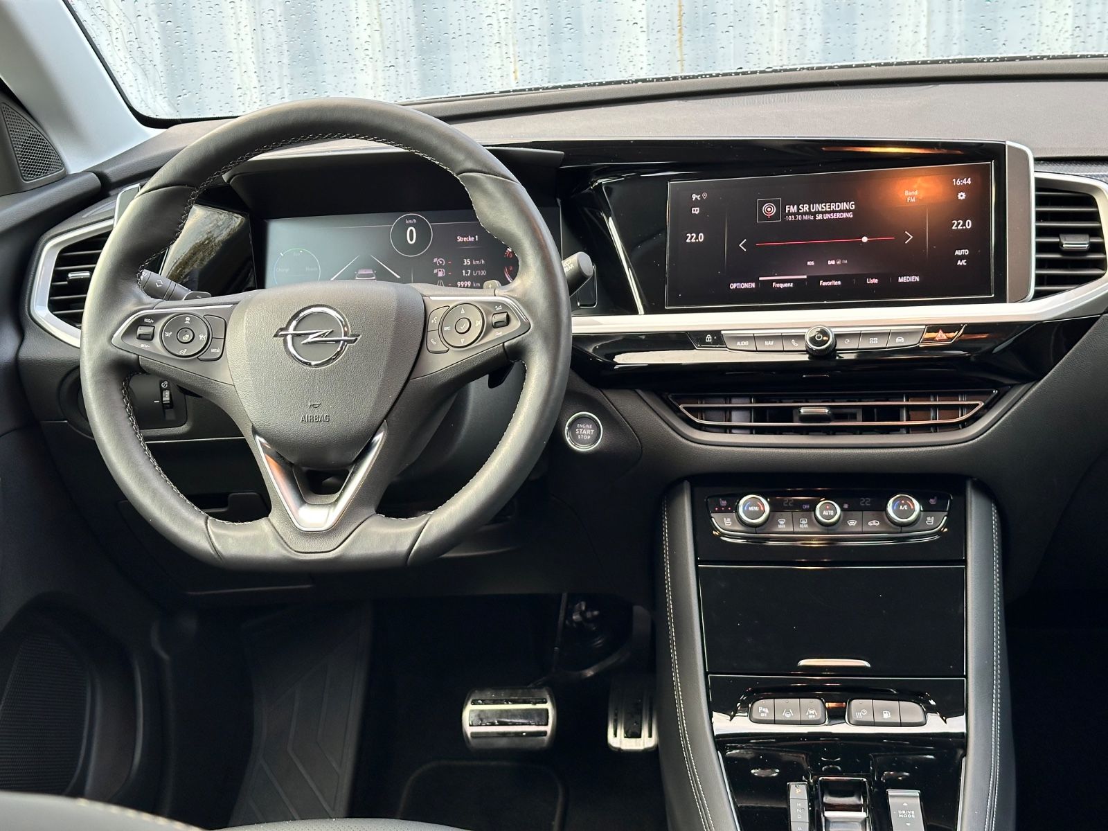 Fahrzeugabbildung Opel Grandland Elegance Plug-in-Hybrid*RFK*Leder