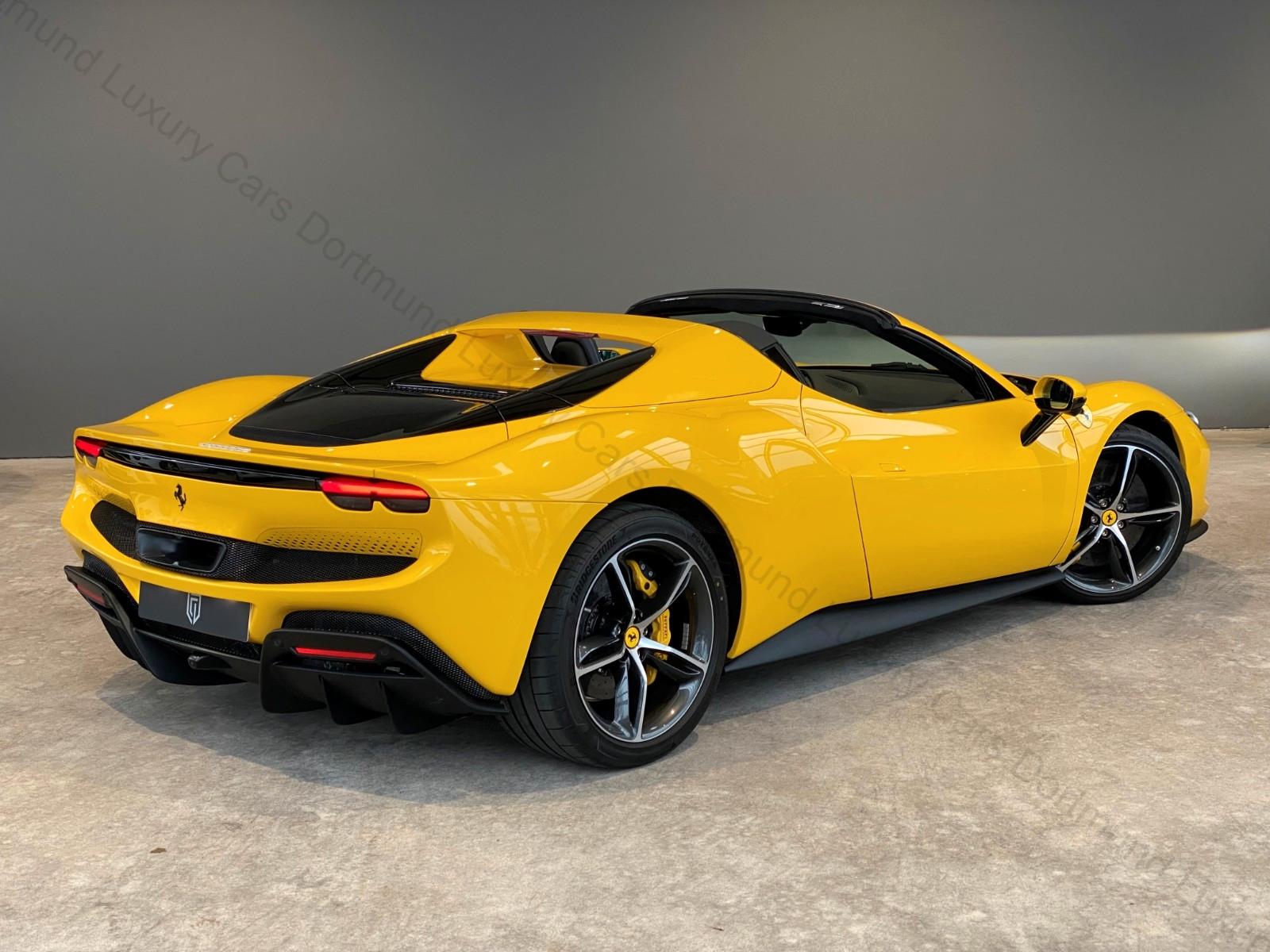 Ferrari 296 GTS MY25 / Giallo Modena / Carbon Interior