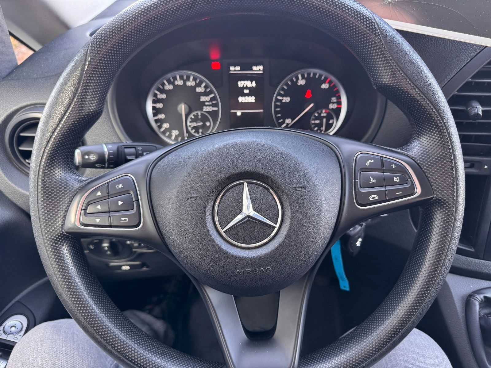 Fahrzeugabbildung Mercedes-Benz Vito 111 CDI Tourer Begleitfahrzeug BF3+ / WVZ