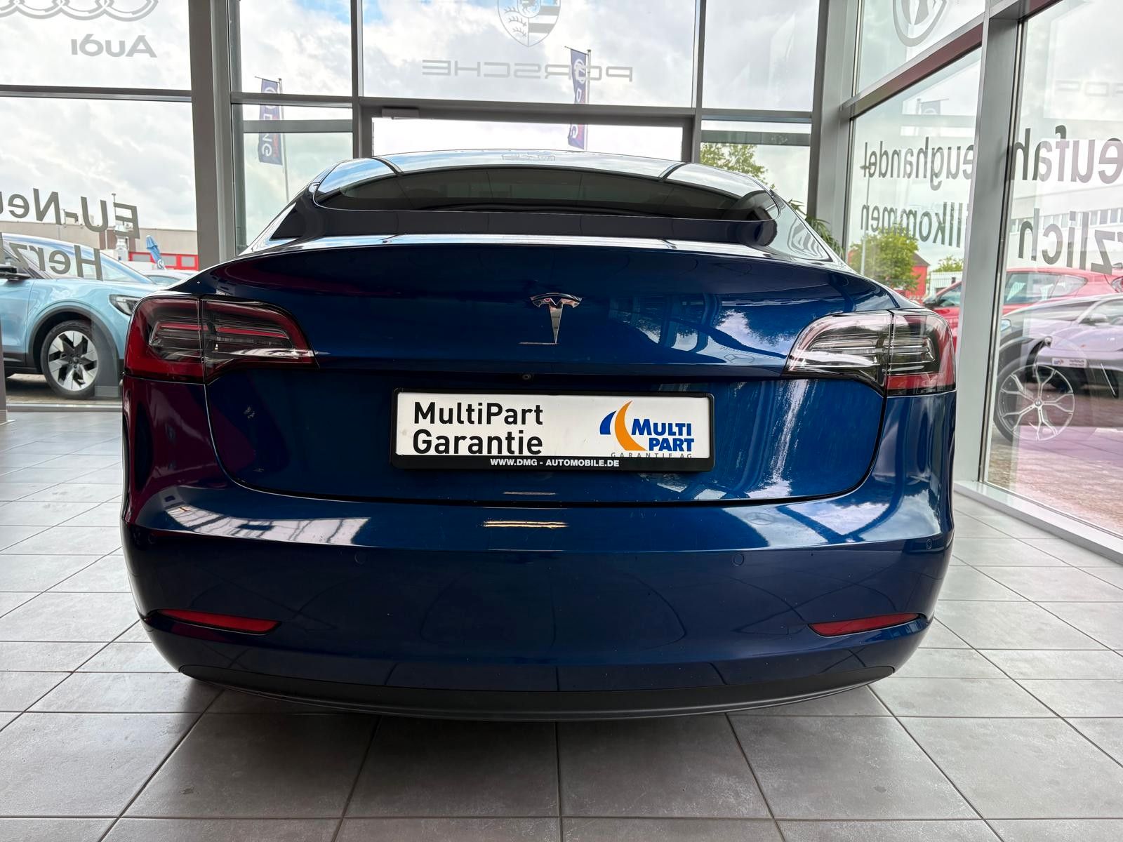 Fahrzeugabbildung Tesla Model 3 Standard Range Plus RWD 60kw