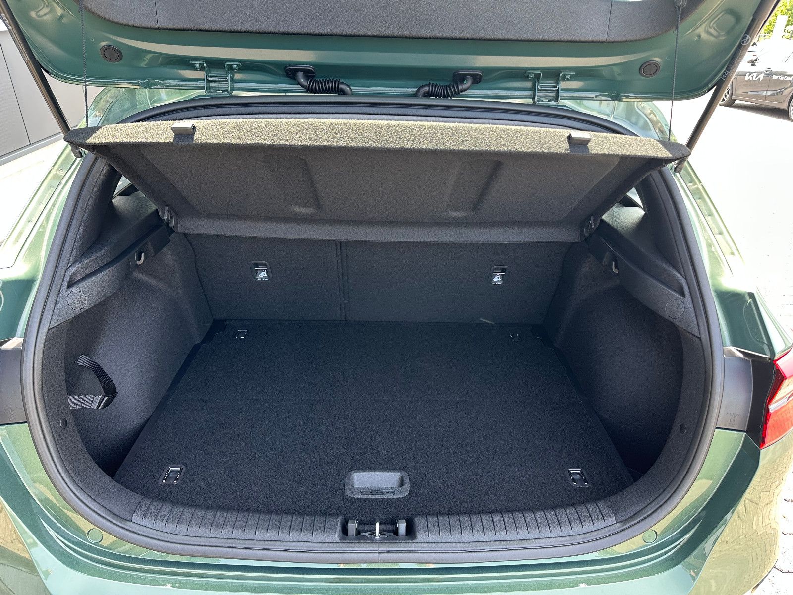 Fahrzeugabbildung Kia cee'd / Ceed  1.5 T-GDI MT VISION NAVI KOMF+