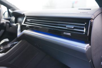Fahrzeugabbildung Volkswagen Touareg R-Line 4Motion Black Style NETTO EXPORT