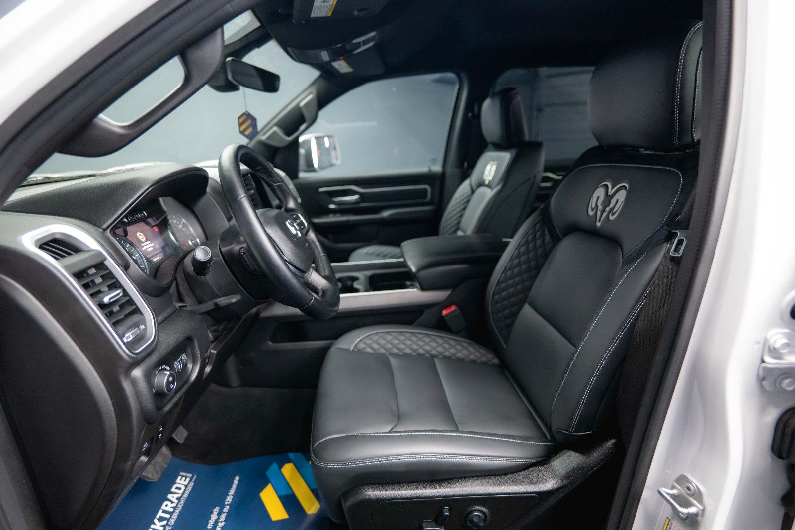 Fahrzeugabbildung Dodge RAM 5.7 V8 HEMI 4x4 OFFROAD Night AXLE LOCK 19%