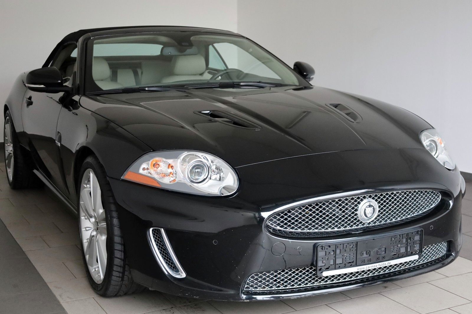 Fahrzeugabbildung Jaguar XKR Cabrio 5.0 V8 R Performance,Navi,SH+Lüftung