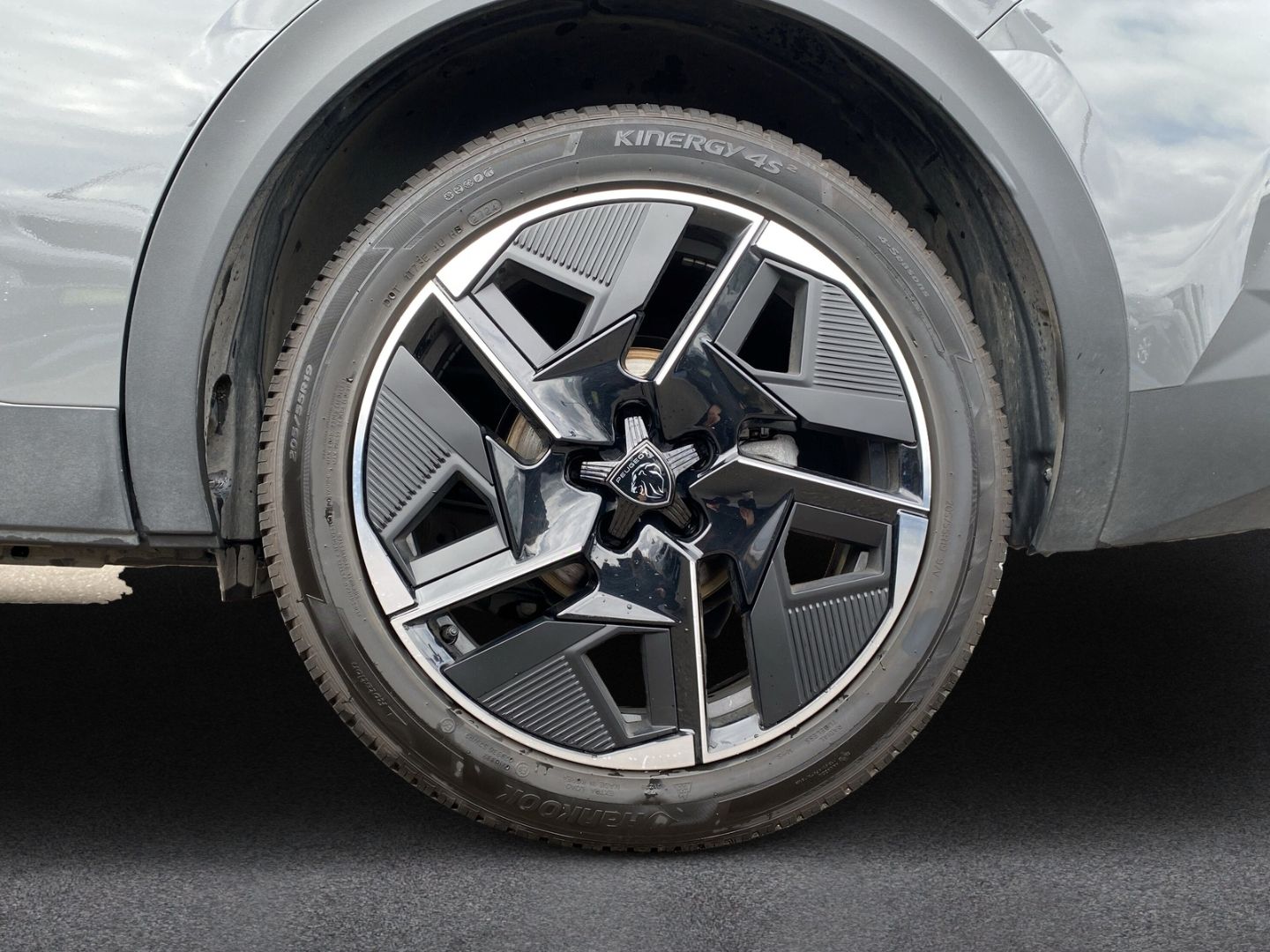 Fahrzeugabbildung Peugeot 408 GT 1.2 Puretech 130 EU6e *Premium- Paket* u.
