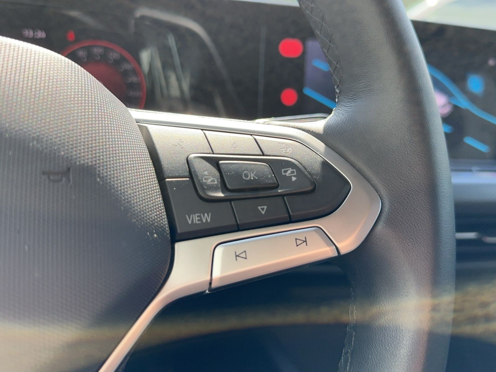 Fahrzeugabbildung Volkswagen Golf VIII Variant eTSI Active DSG NAVI LED AppCo