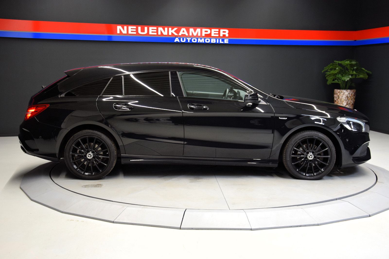 Fahrzeugabbildung Mercedes-Benz CLA 200d Shooting Brake AMG Urban Style Edition