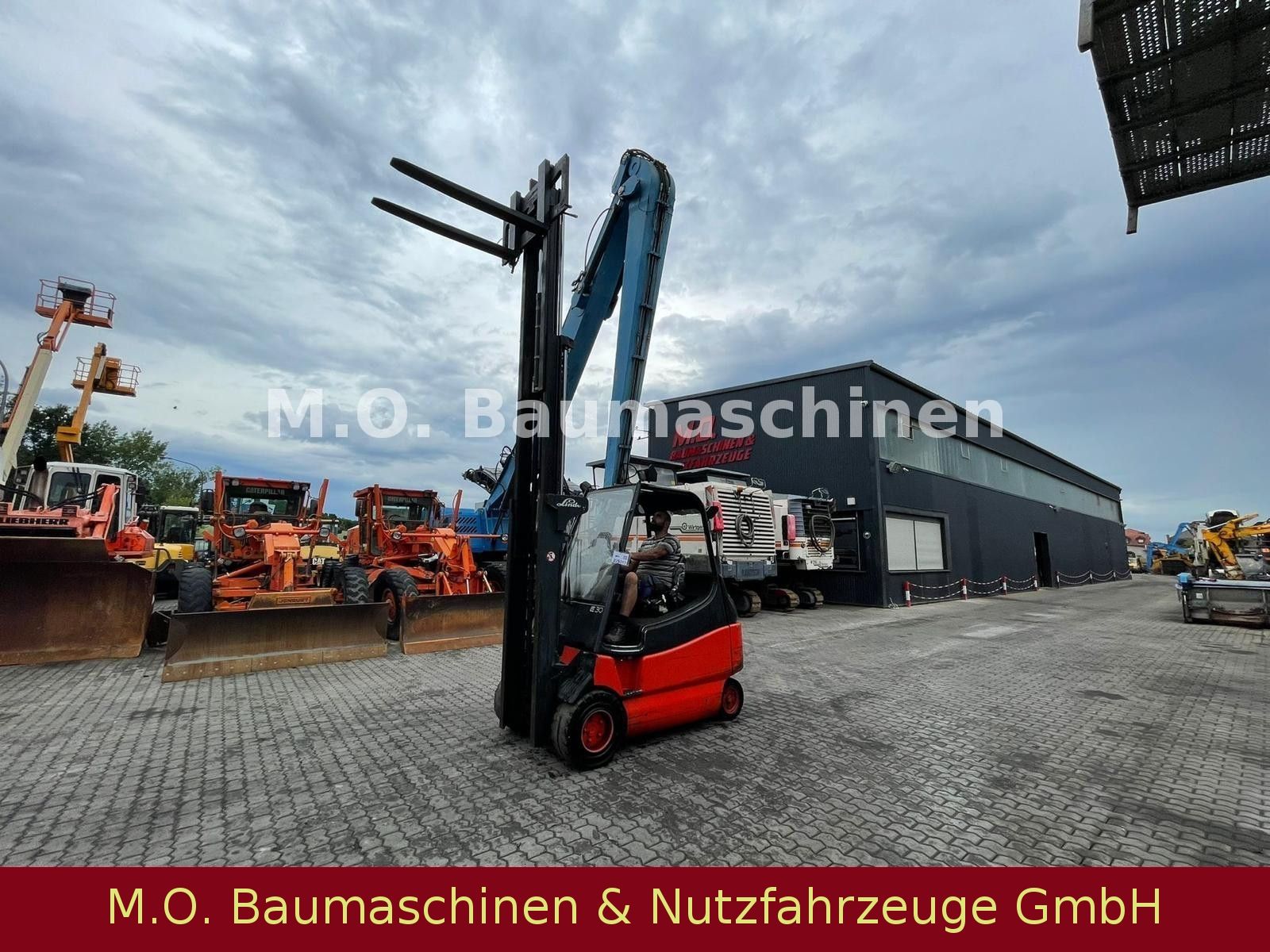 Fahrzeugabbildung Linde E 30 -600-2 / Duplex / 3 T / 4,30 m / Elektro /