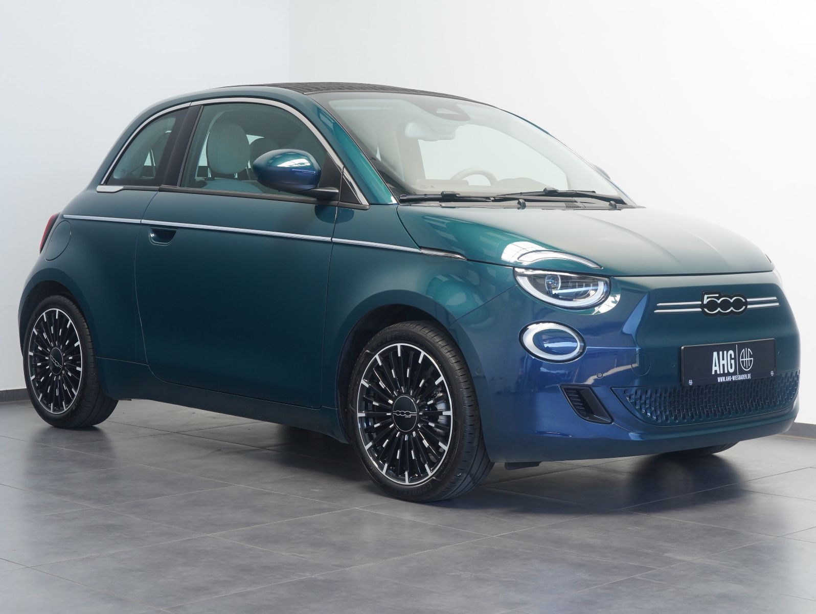 Fahrzeugabbildung Fiat 500e La Prima 87KW/42kWh/DC-LADEN/CARPLAY