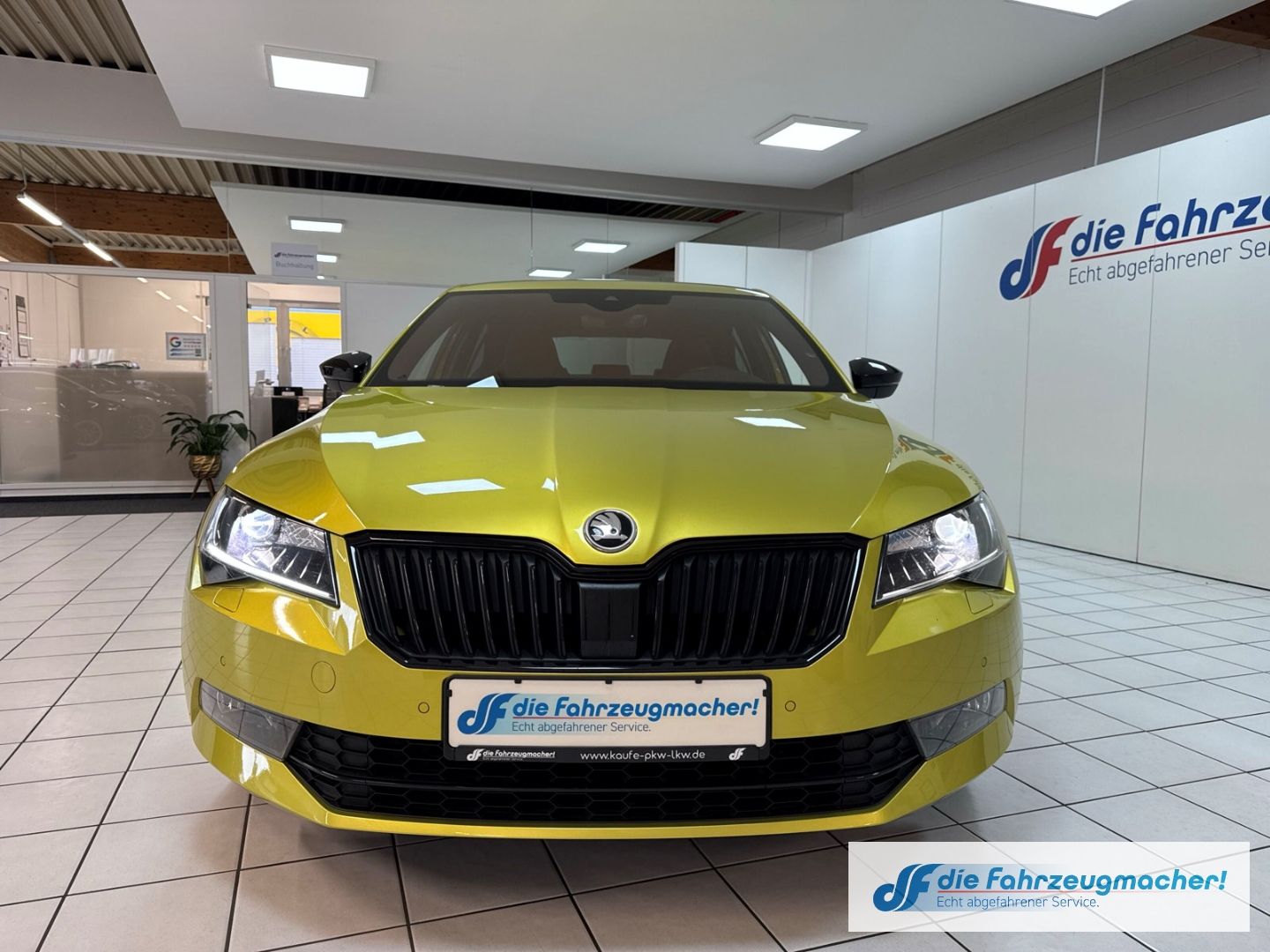 Fahrzeugabbildung SKODA Superb SportLine AD Leder Memory Sitze Soundsyst