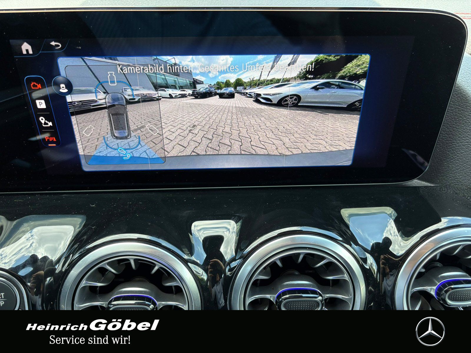 Fahrzeugabbildung Mercedes-Benz EQA 300 4M AMG*AHK*FAP*ADV-SOUND*360°KAM*AMBIENT
