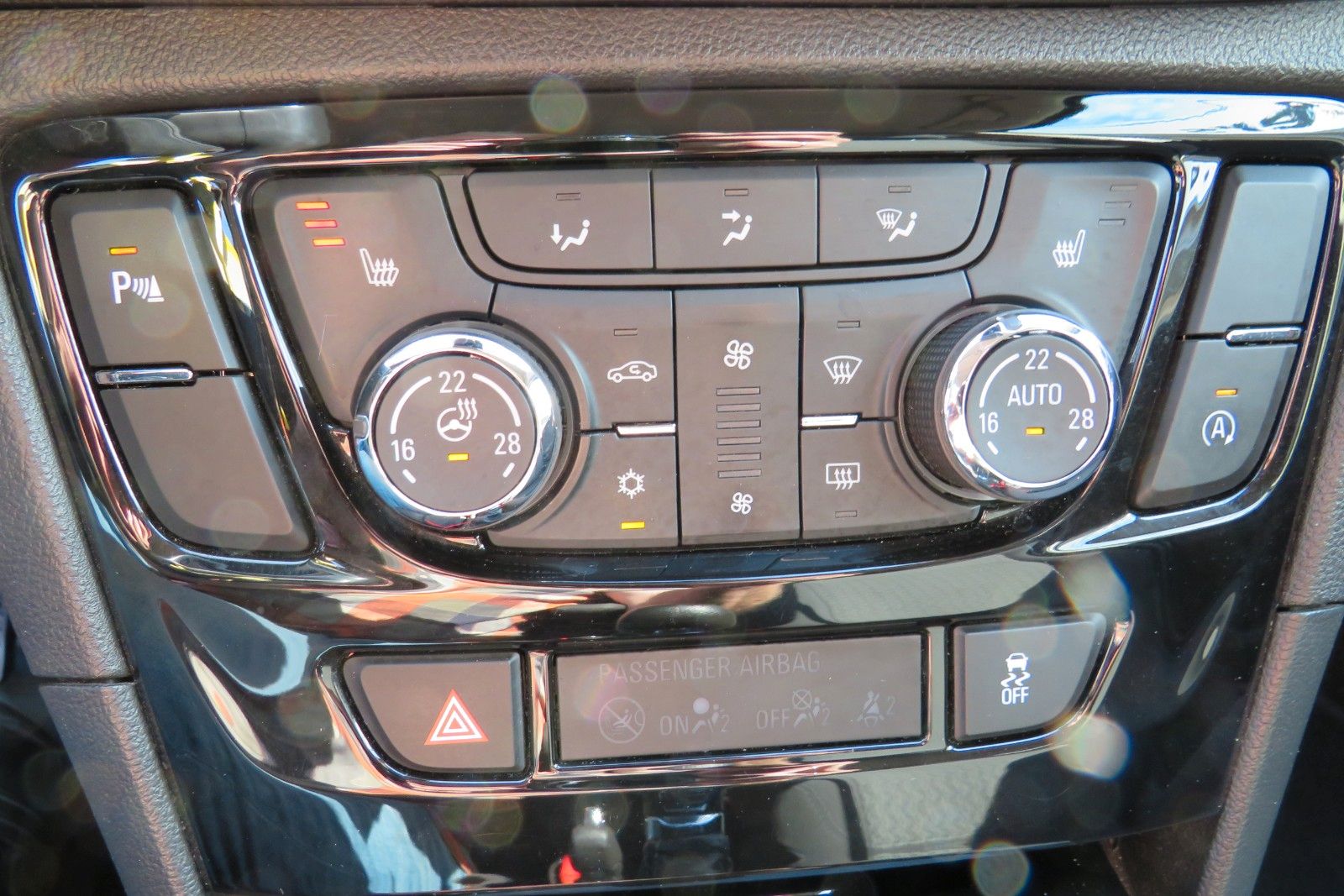Fahrzeugabbildung Opel Mokka X OPC KAMARA SITZH. GRA PDC APP-CON SPORT