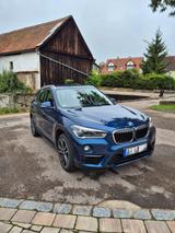 BMW X1 xDrive20i Sport Line Steptronic Sport Line - BMW X1: Blau