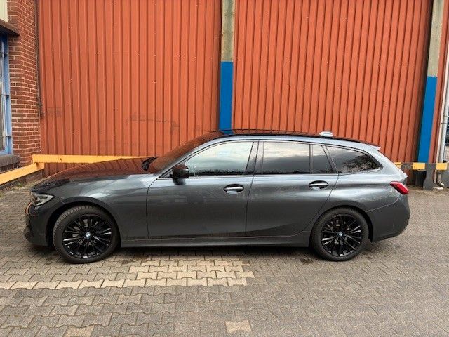 Image of BMW 320