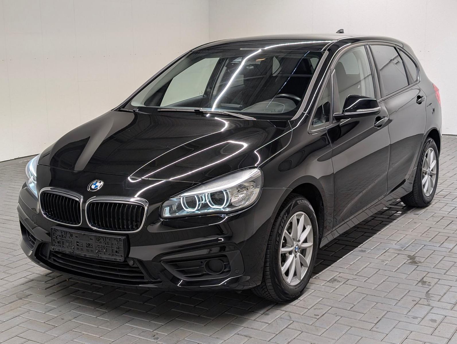 BMW 218i Active Tourer LED/Navi/SHZ/PDC/elH/17-LM