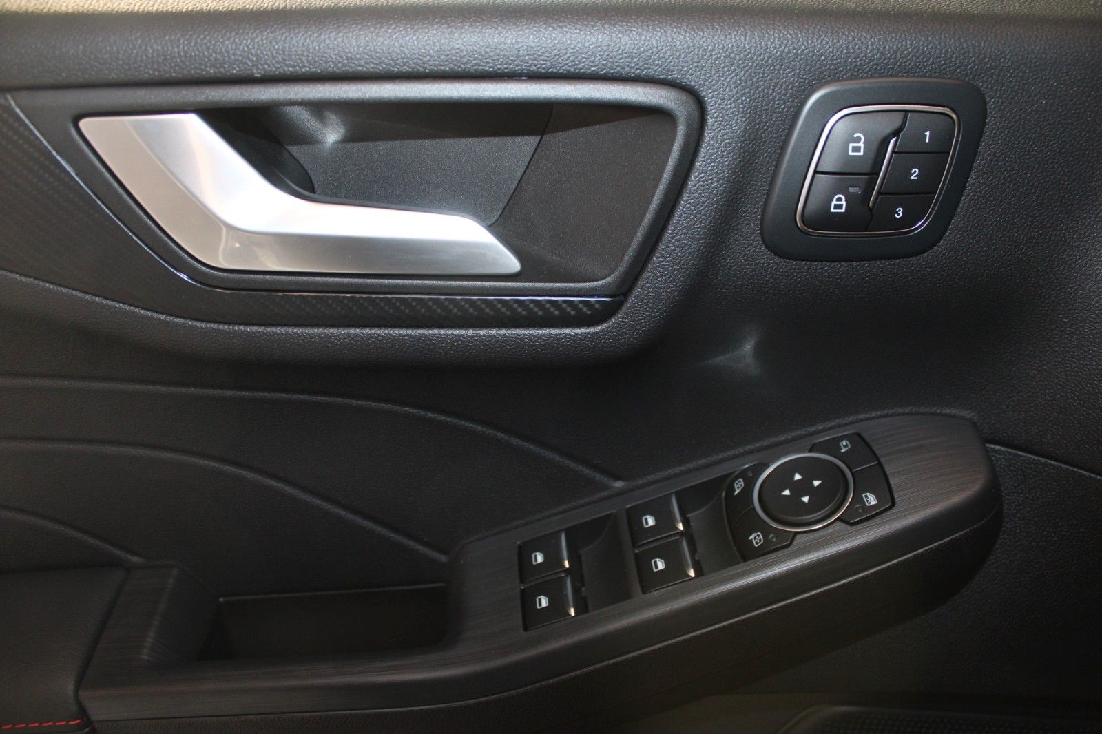 Fahrzeugabbildung Ford Kuga PHEV ST-LINE X NAVI Kamera Winter Paket