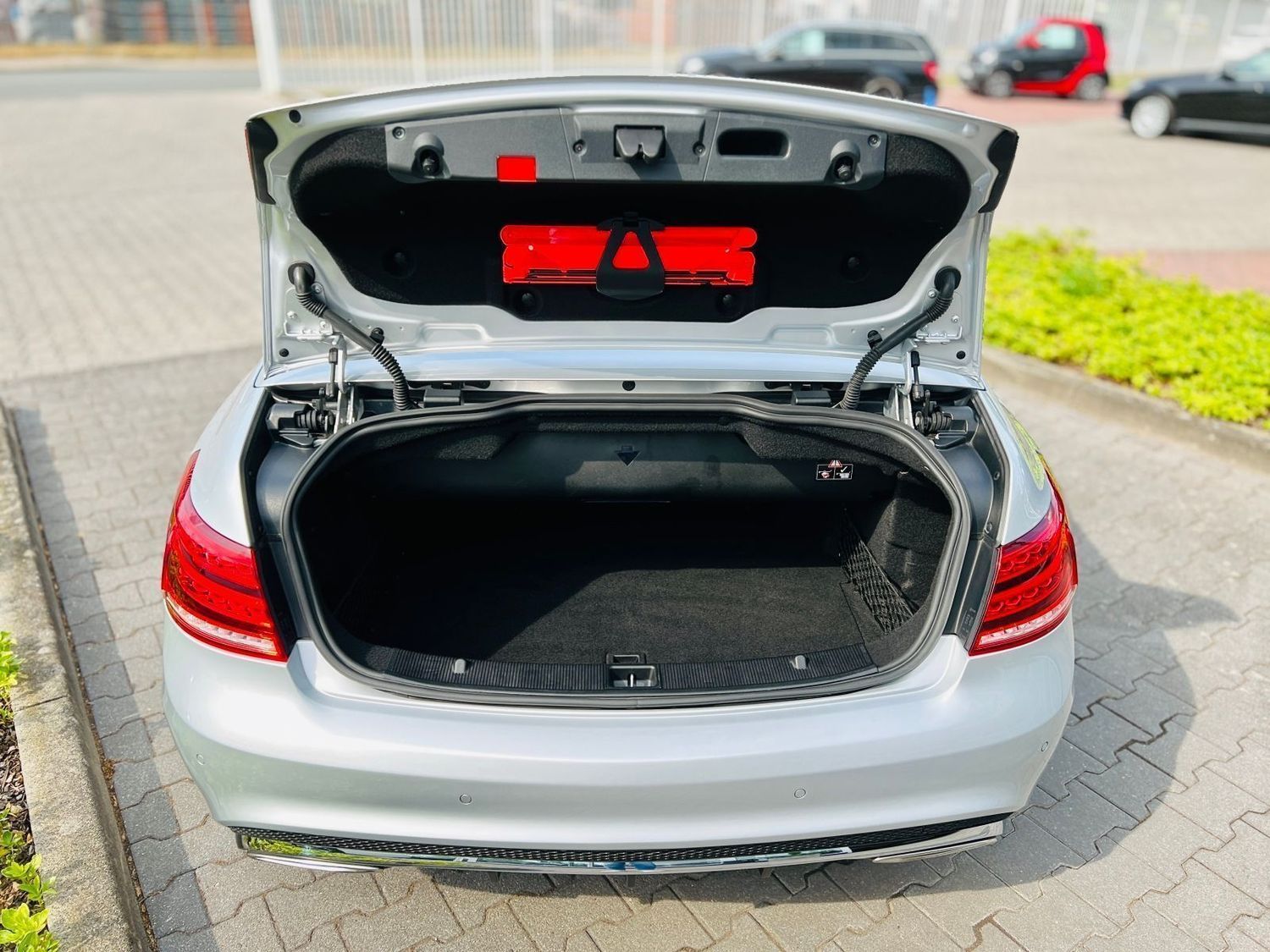 Fahrzeugabbildung Mercedes-Benz E 500 CABRIO AMG - Distronic, 360°, LED, Memory,