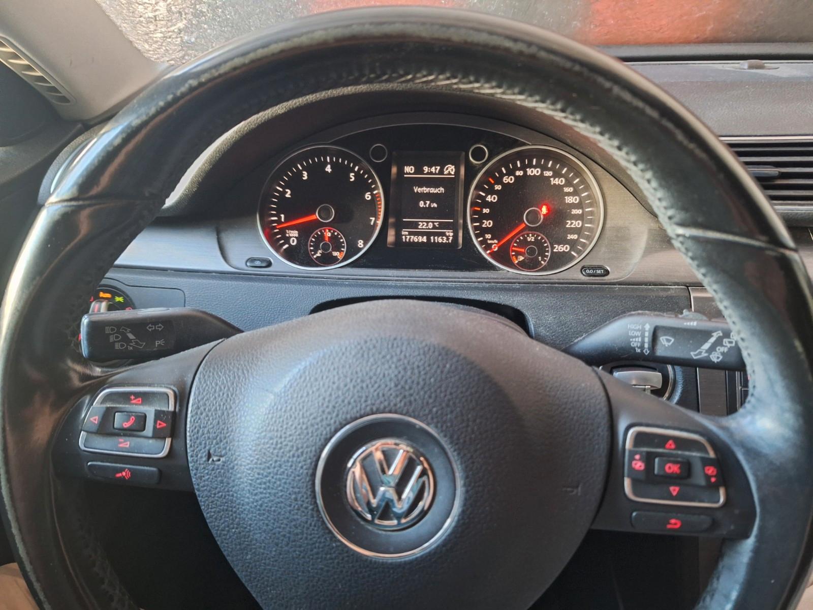 Volkswagen Passat 2012 — photo 14
