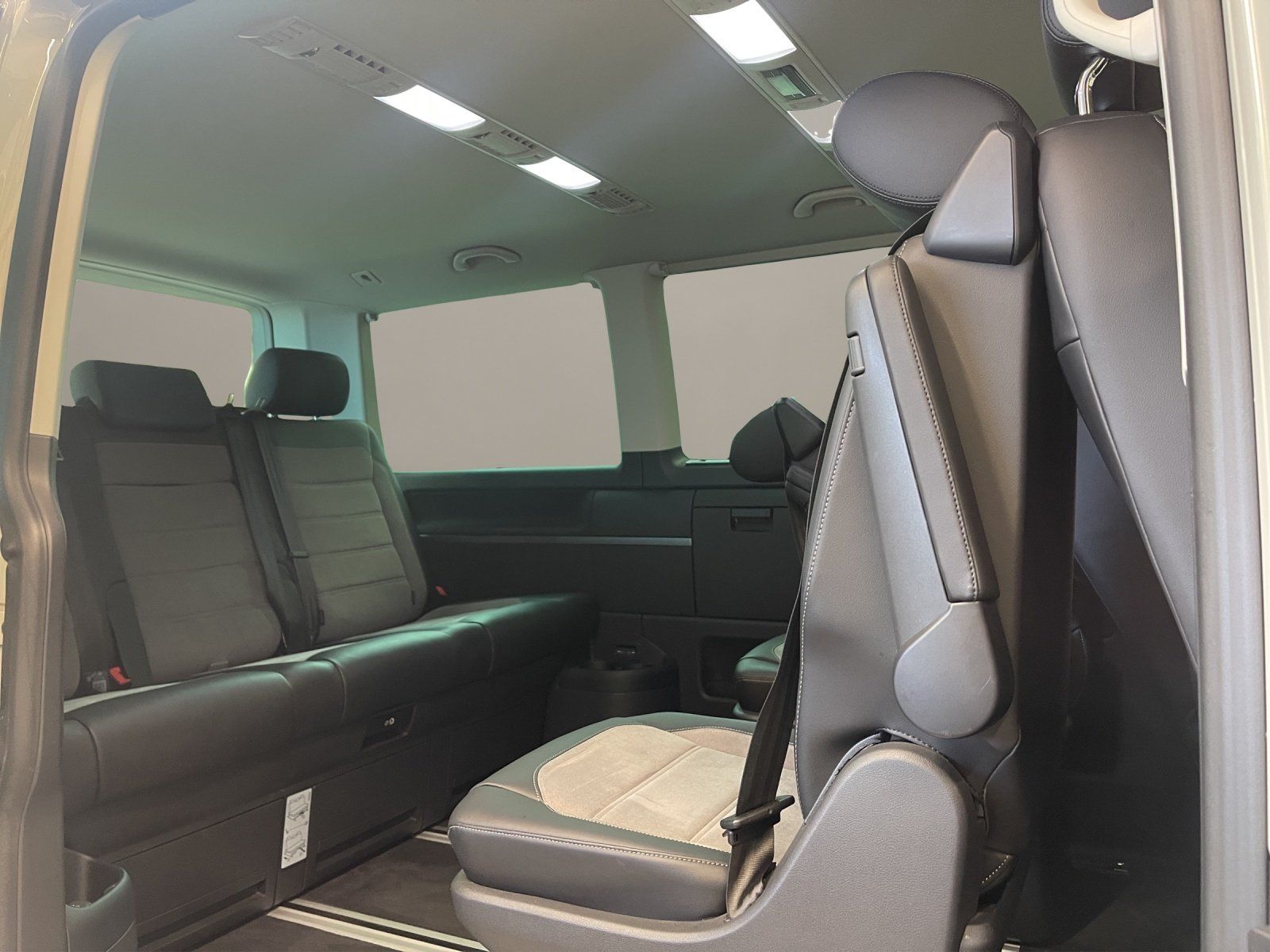 Volkswagen T6.1 Multivan 2.0 TDI FWD Generation Six foto 15