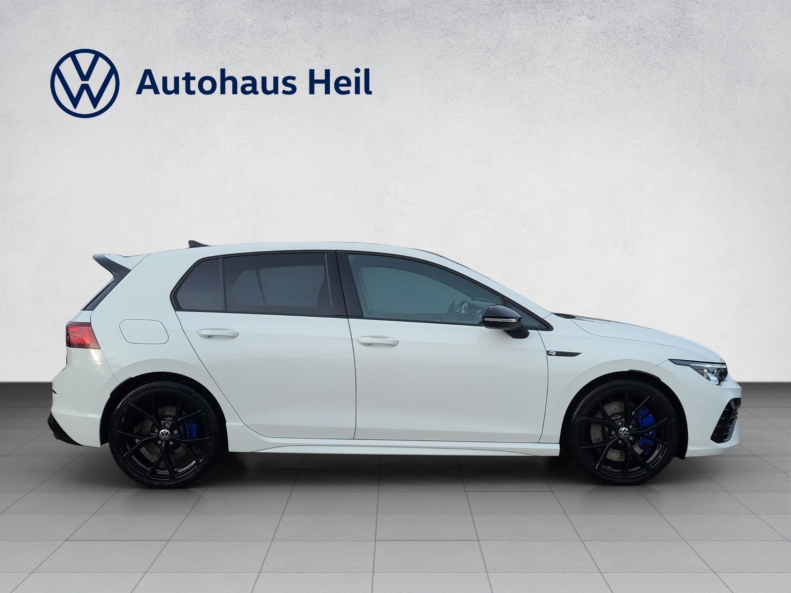 Volkswagen Golf VIII R 2.0 TSI DSG 4M BlackStyle Akra foto 4
