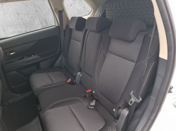 Mitsubishi Outlander 2.4 PHEV Basis Kam.+KeyLess+SHZ+LM+PDC