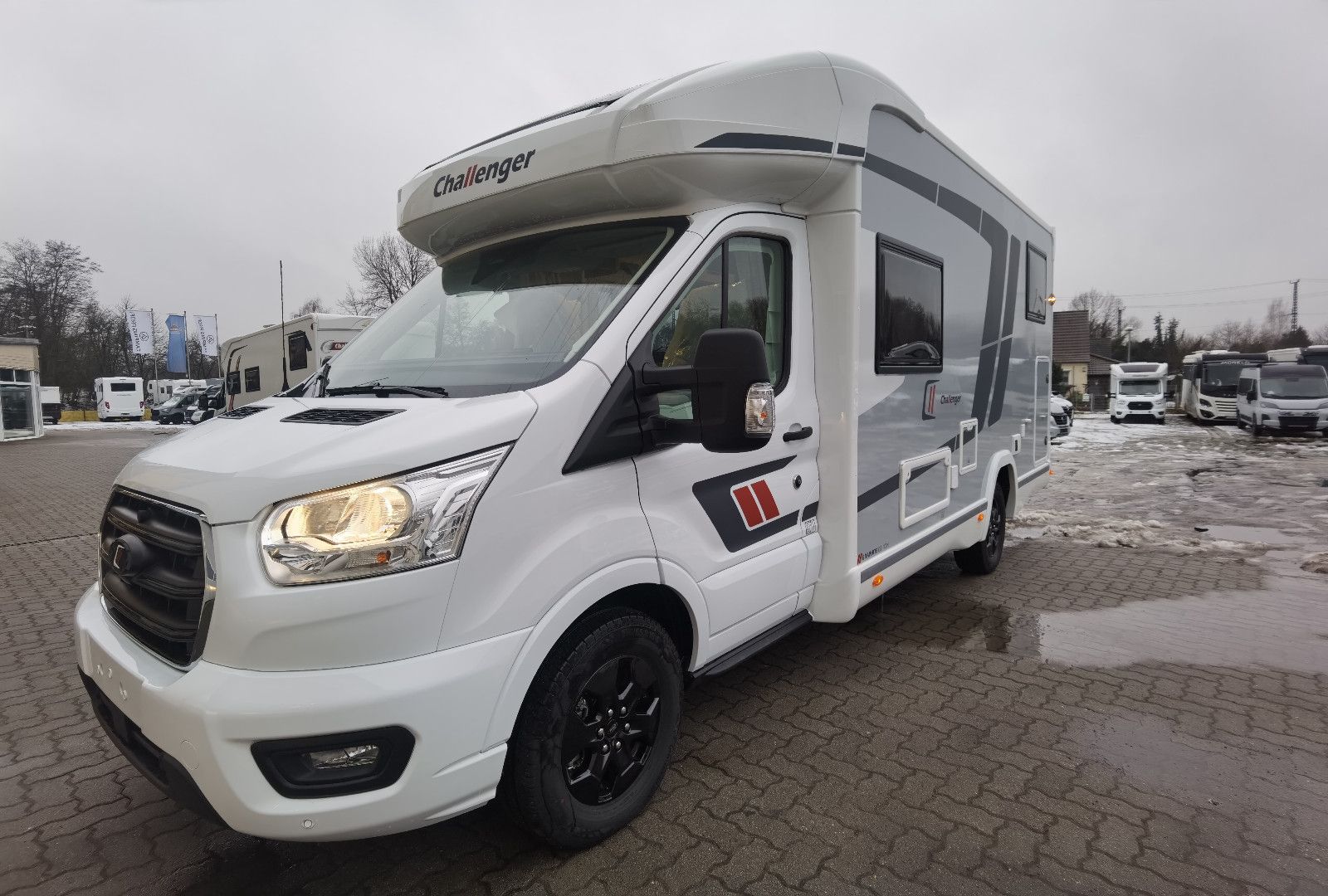 Fahrzeugabbildung Challenger 287 Graphite Edition m. Hubbett