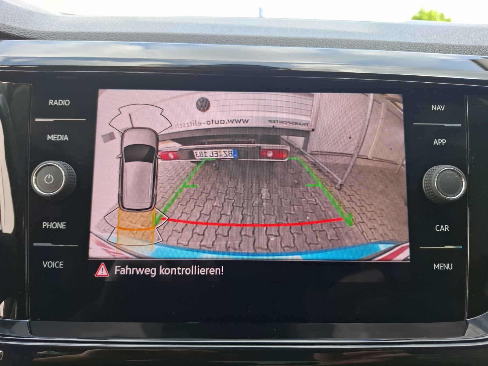 Fahrzeugabbildung Volkswagen T-Cross TSI Style DSG LED AHK Navi AID RFK SH 18