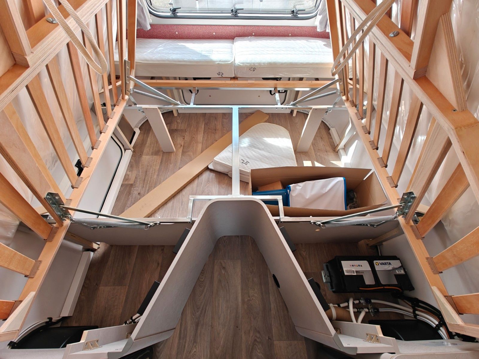 Fahrzeugabbildung HYMER / ERIBA / HYMERCAR Touring 542 Tango Red - JETZT 6.844€ SPAREN !!!