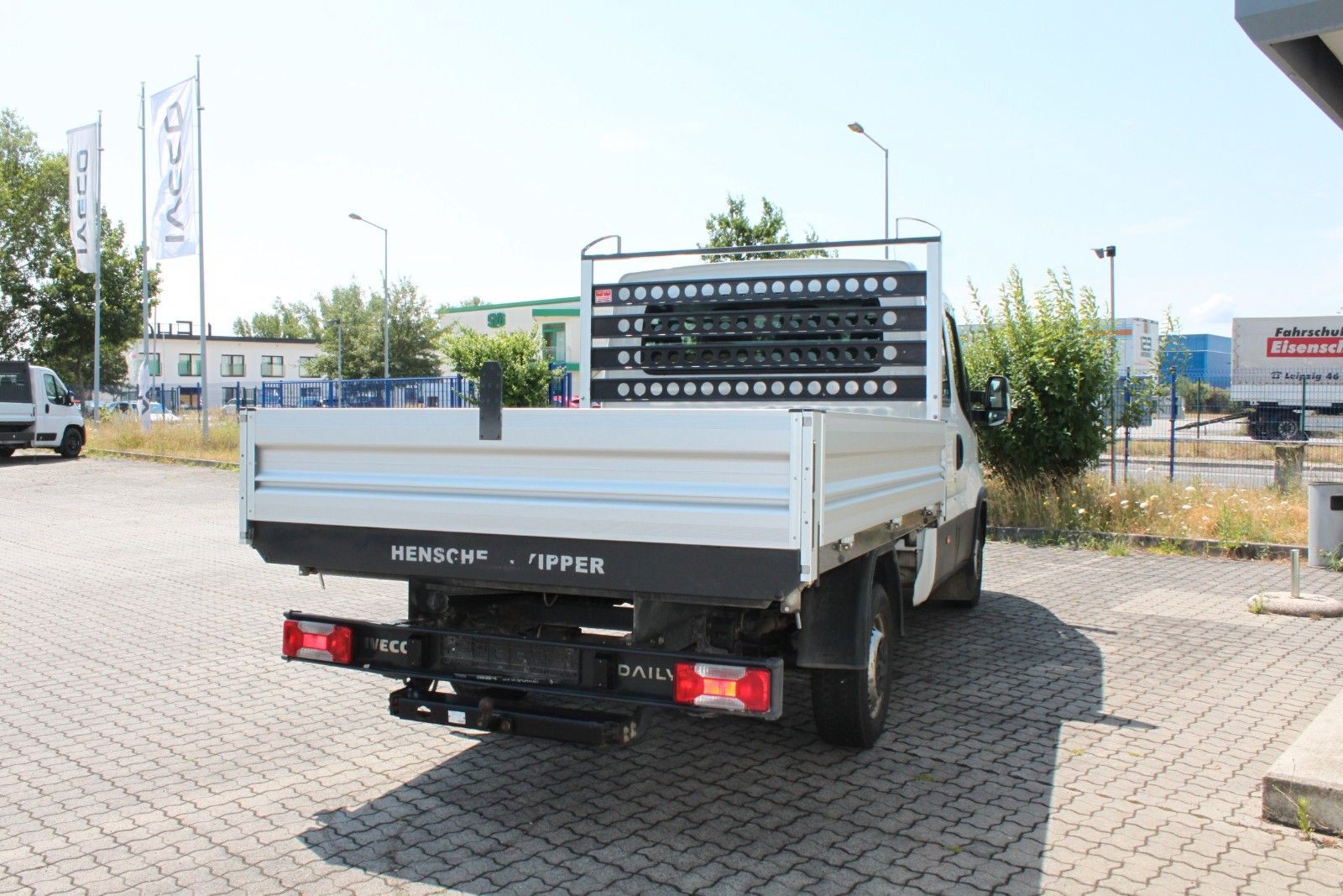 Fahrzeugabbildung Iveco Daily DoKa 35S14Kipper/Webasto