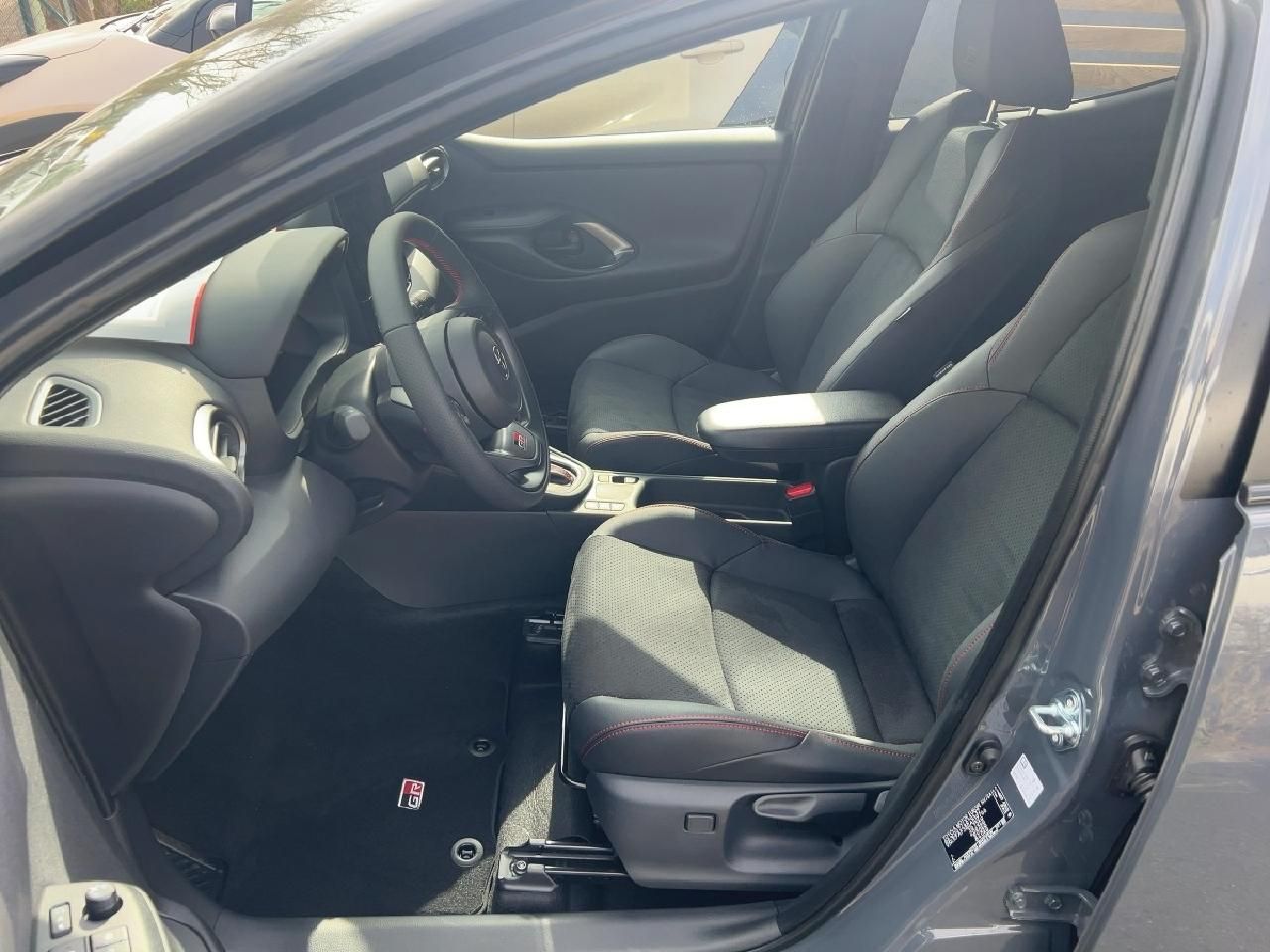 Fahrzeugabbildung Toyota Yaris Hybrid GR Sport Infotainment + Safetypake