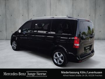 Mercedes V 220 - 9