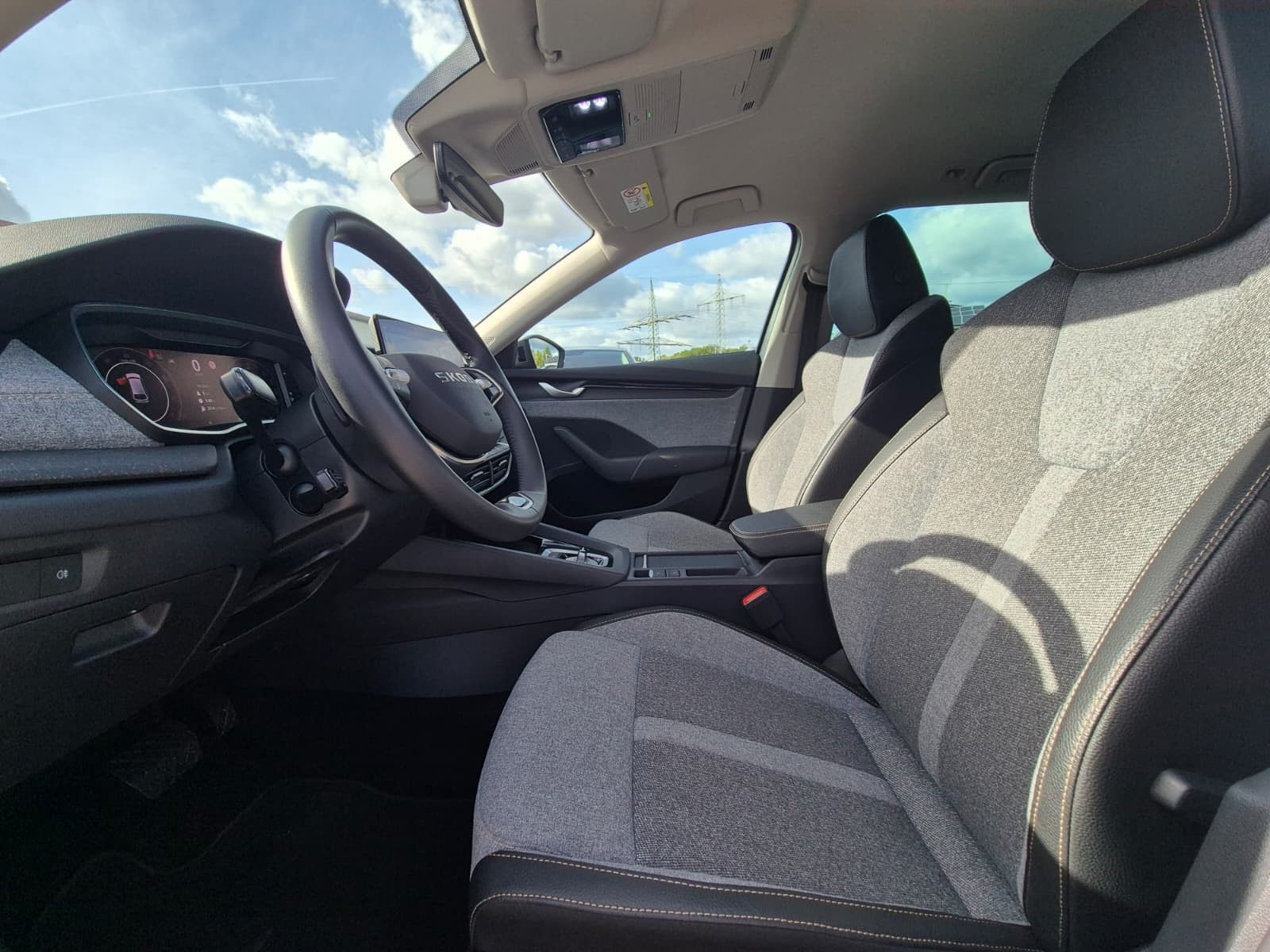 Fahrzeugabbildung SKODA Octavia 1.5 eTSI DSG Selection LED*AHK*5J-Gar.