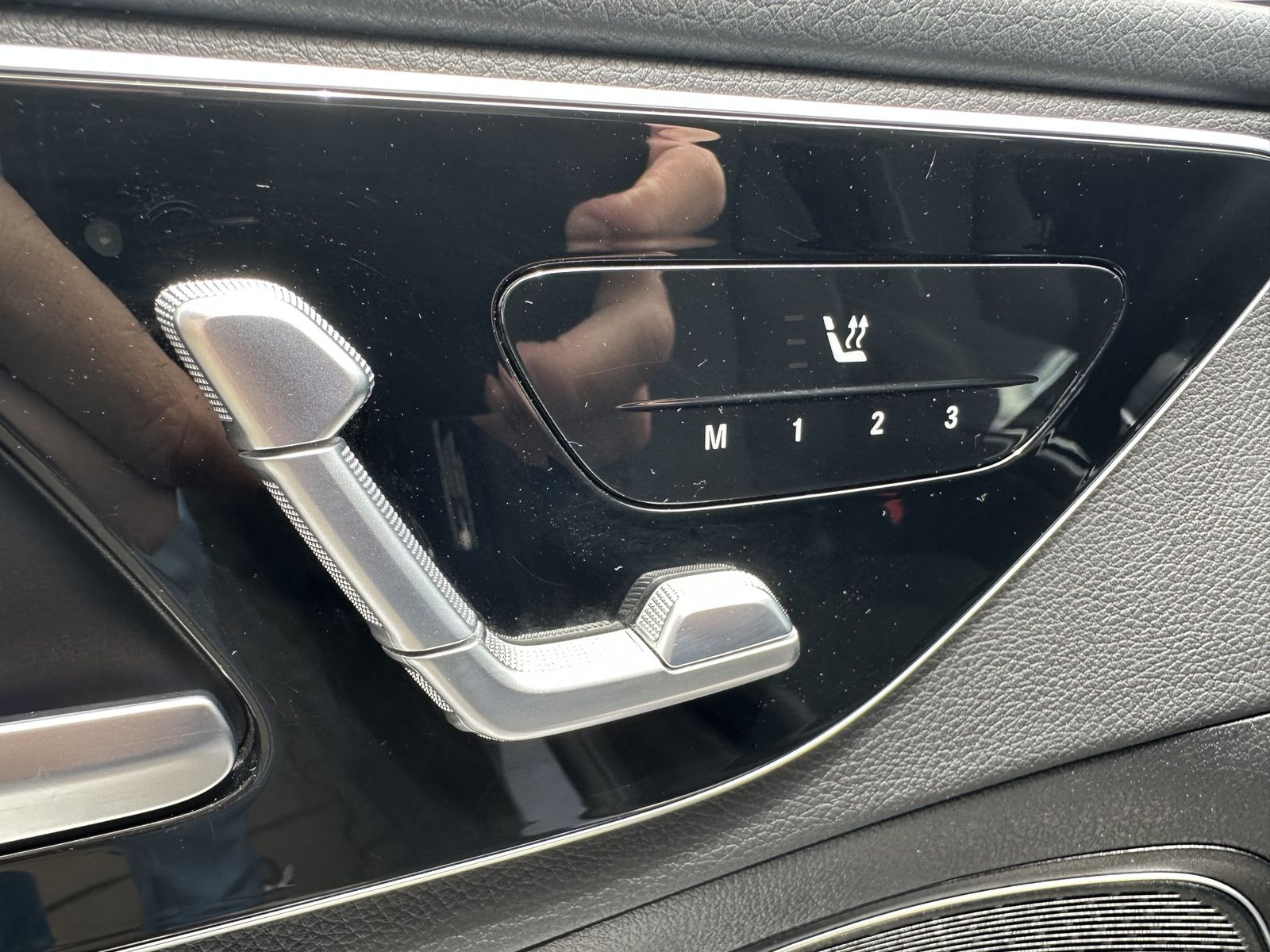 Fahrzeugabbildung Mercedes-Benz C 220d T 4Matic Avantgarde NAV+LED+ACC+PANORAMA