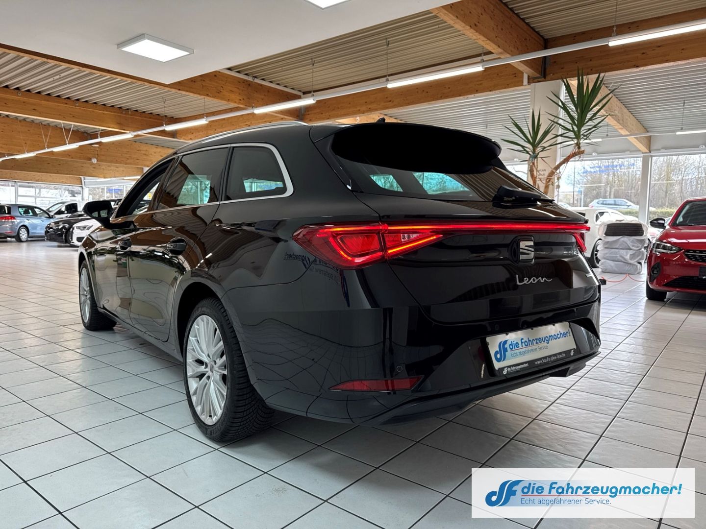 Fahrzeugabbildung SEAT Leon Sportstourer Xcellence e-HYBRID Navi Digita