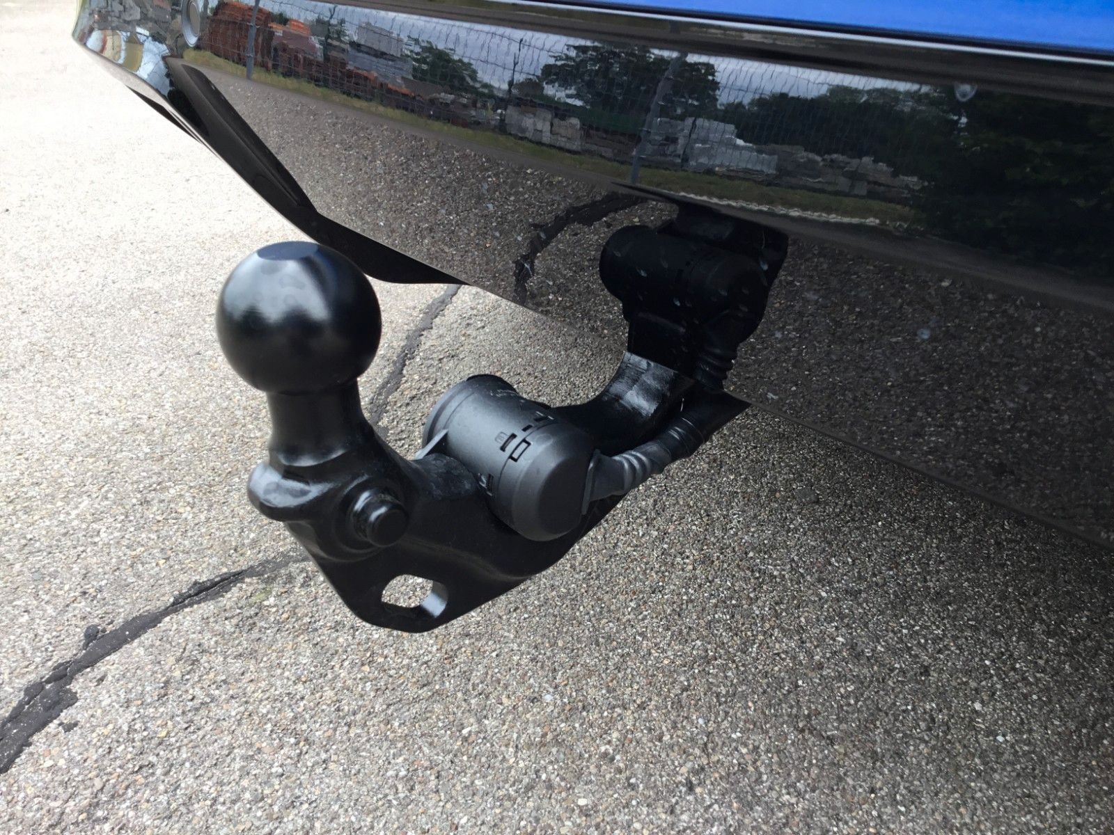 Fahrzeugabbildung Volkswagen T-Roc 1.5 eTSI DSG R-Line+AHK+LED+Navi+18"+Kessy