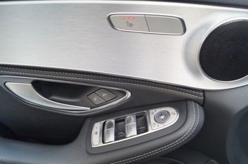 Mercedes-Benz C 180 Exclusive NAVI-AUT.-AHK.-TEMPOMAT-SHZG.-PD