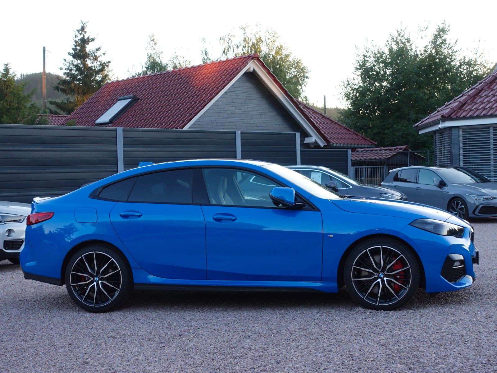 Fahrzeugabbildung BMW 220i Gran Coupé M Sport LED/HUD/Pano/HarmanKard.