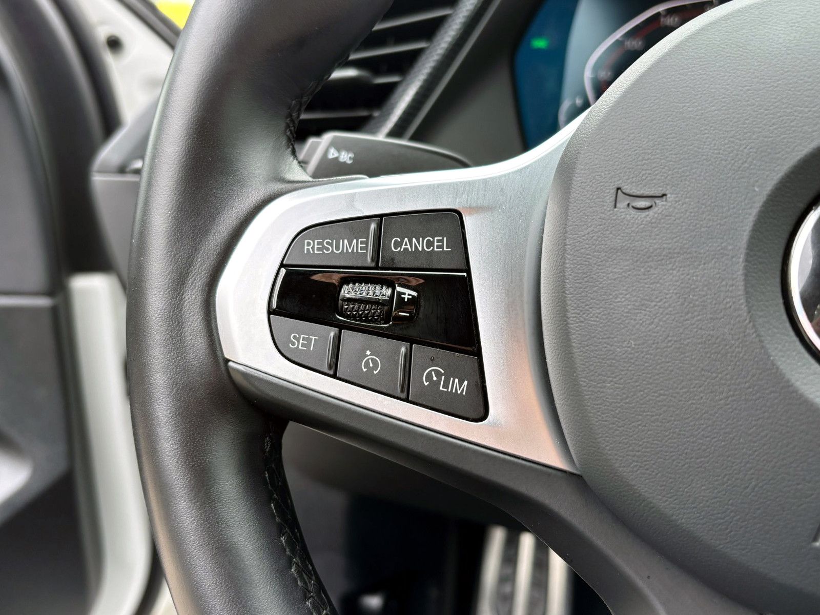 Fahrzeugabbildung BMW 118i M-Sport Steptronic LED KAM PDC AMBI CarPlay