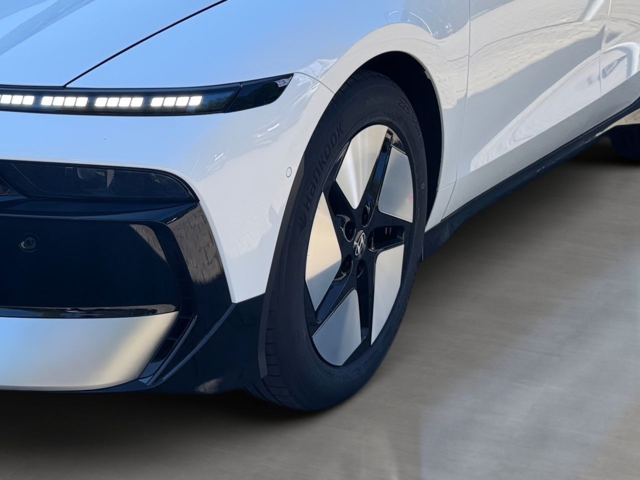 Fahrzeugabbildung Hyundai IONIQ 6 Uniq / Uniq-Paket Elektro 77,4 kWh 360